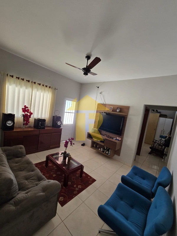 Casa com 3 quartos à venda, 240m² — foto 9 de 35