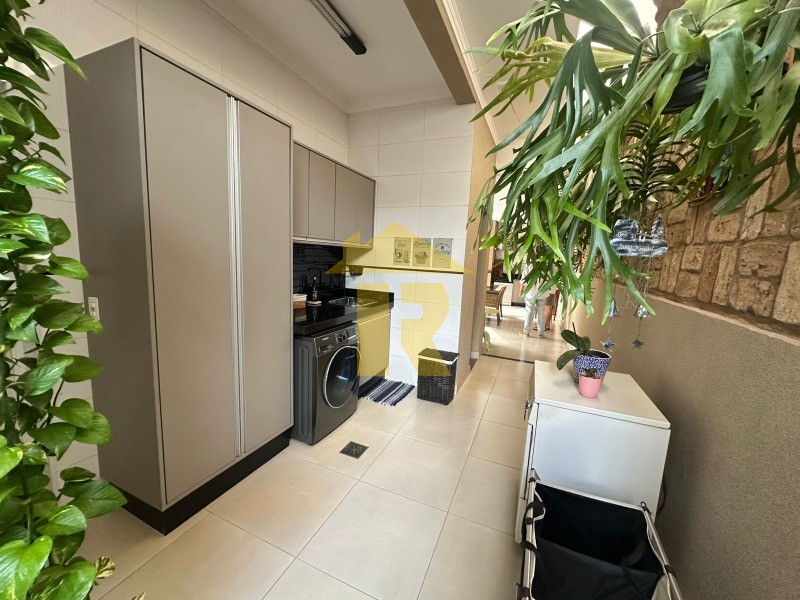 Casa de Condomínio com 3 quartos à venda, 220m² — foto 28 de 48