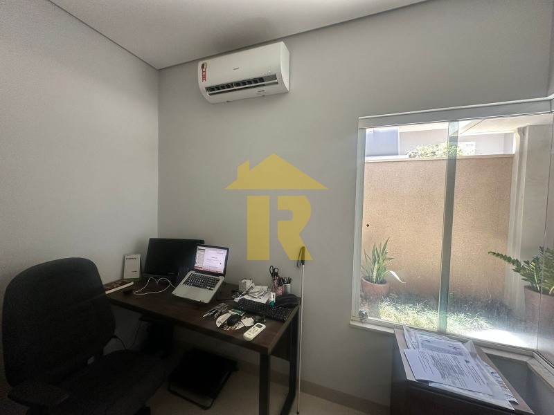 Casa de Condomínio com 3 quartos à venda, 240m² — foto 4 de 39