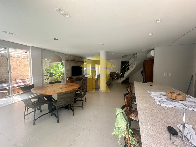 Casa de Condomínio com 3 quartos à venda, 240m² — foto 16 de 39