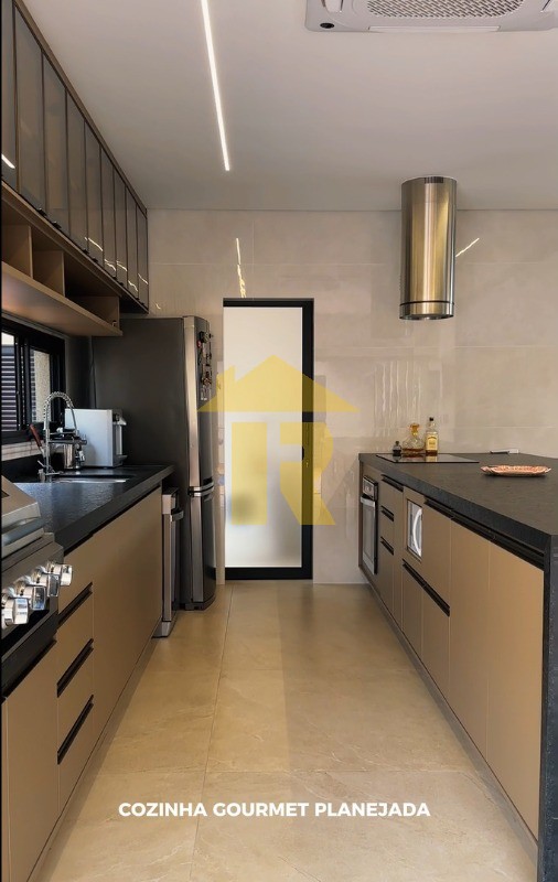 Casa de Condomínio com 3 quartos à venda, 240m² — foto 18 de 32