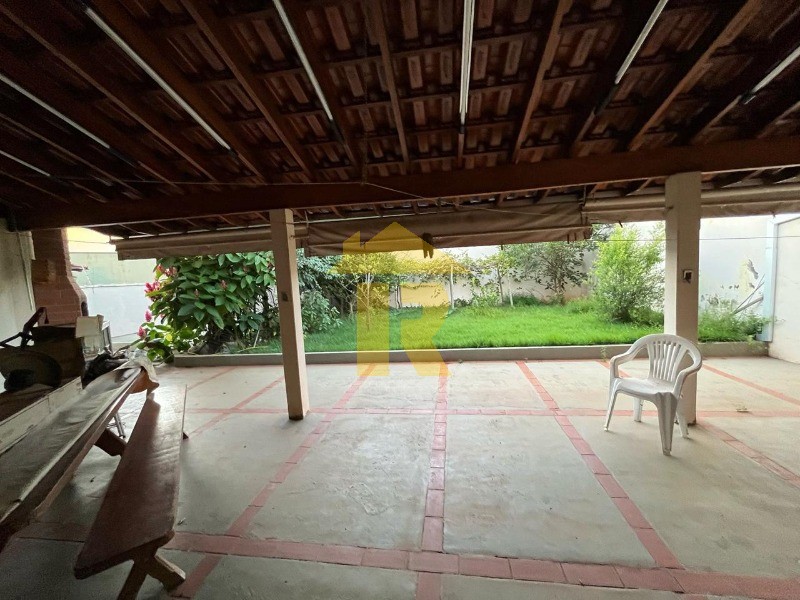 Casa com 3 quartos à venda, 240m² — foto 12 de 22
