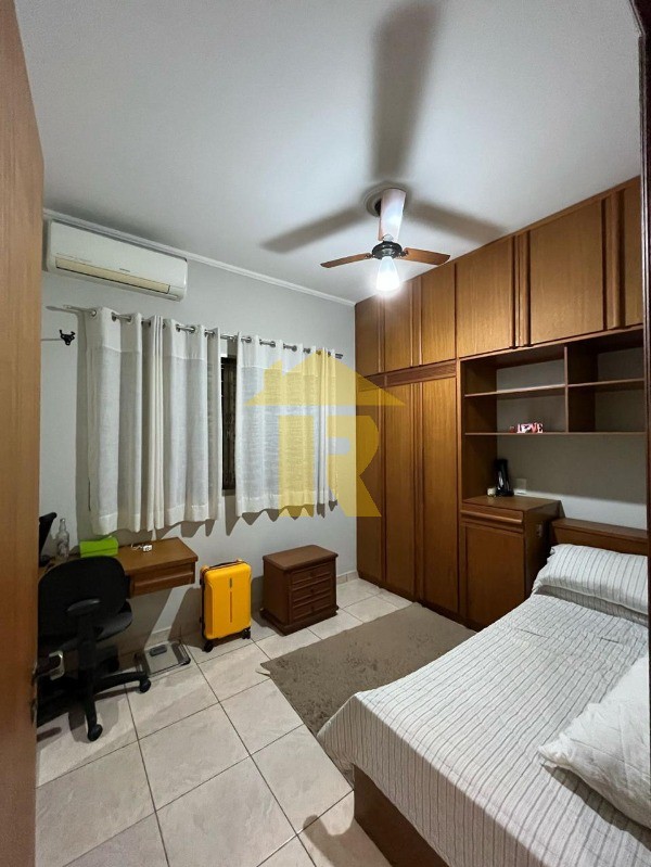 Casa com 3 quartos à venda, 240m² — foto 17 de 22