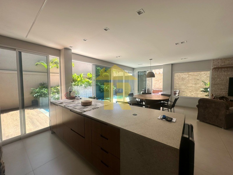 Casa de Condomínio com 3 quartos à venda, 240m² — foto 17 de 39