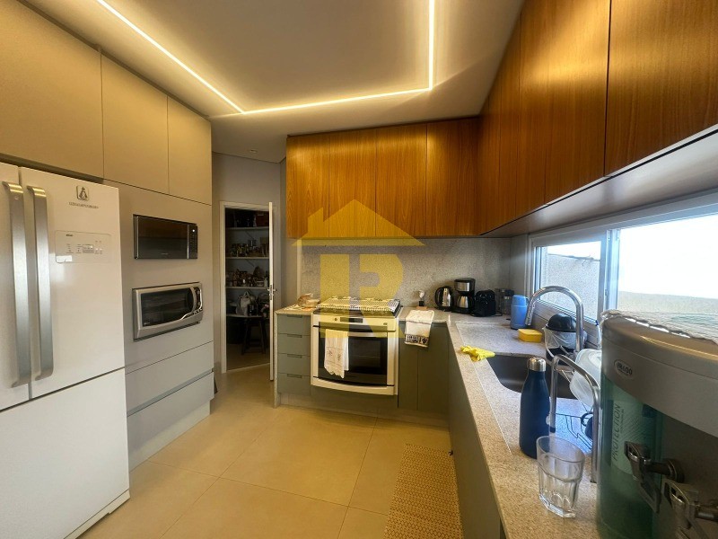 Casa de Condomínio com 3 quartos à venda, 240m² — foto 13 de 39