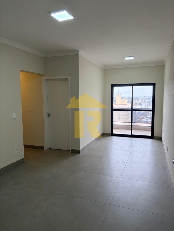 Apartamento com 3 quartos à venda, 80m² — foto 1 de 24