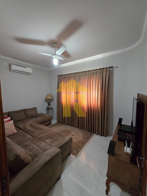 Casa com 3 quartos à venda, 240m² — foto 6 de 35