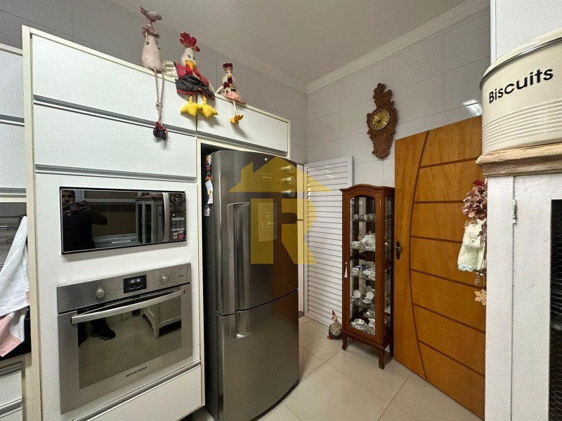Casa de Condomínio com 3 quartos à venda, 220m² — foto 13 de 48