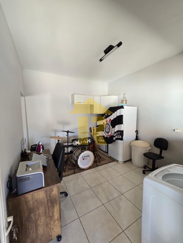 Casa com 3 quartos à venda, 240m² — foto 24 de 35