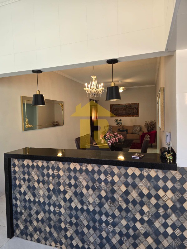 Casa com 3 quartos à venda, 240m² — foto 16 de 35