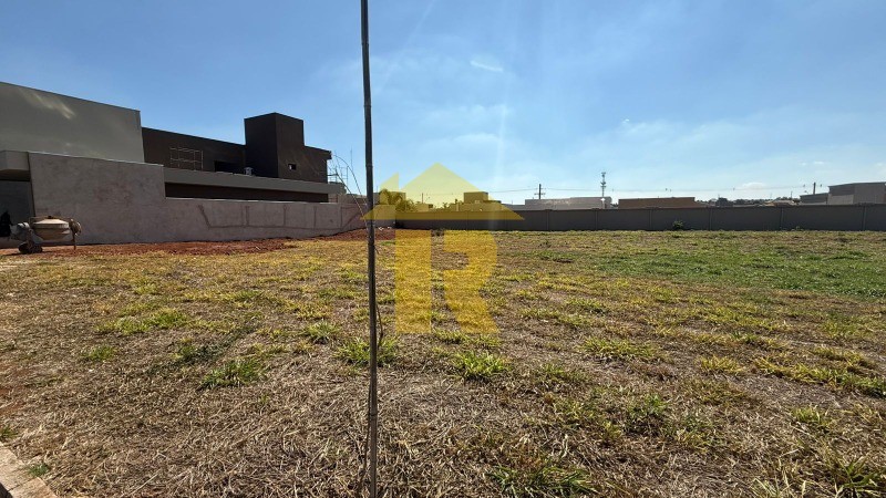 Terreno / Lote / Condomínio  à venda, 300m² — foto 1 de 22