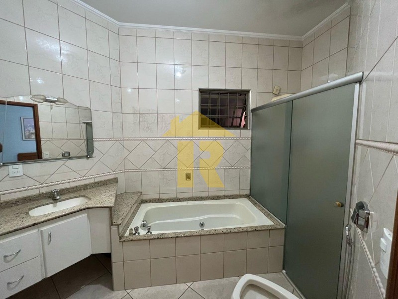 Casa com 3 quartos à venda, 240m² — foto 21 de 22