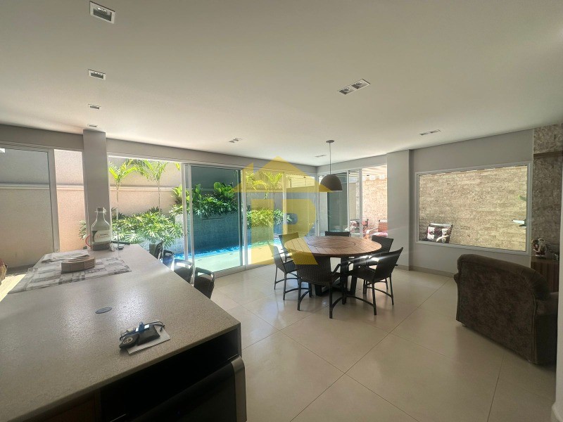 Casa de Condomínio com 3 quartos à venda, 240m² — foto 18 de 39