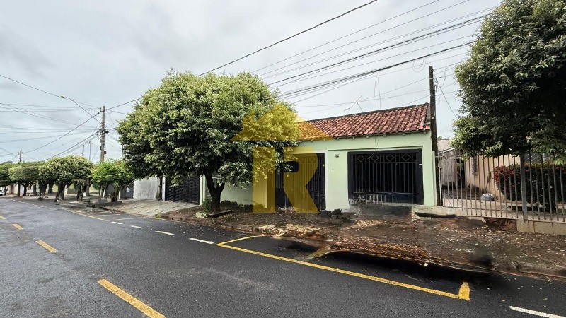 Casa com 3 quartos à venda, 200m² — foto 2 de 28