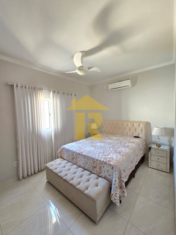 Casa com 3 quartos à venda, 240m² — foto 31 de 35