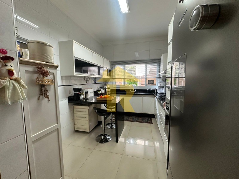 Casa de Condomínio com 3 quartos à venda, 220m² — foto 15 de 48