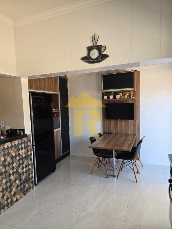 Casa com 3 quartos à venda, 240m² — foto 15 de 35