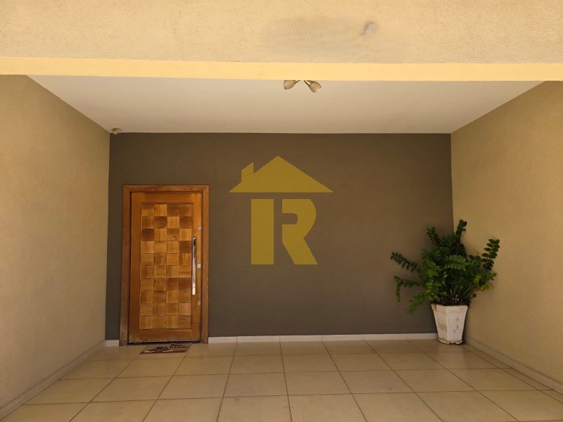 Casa com 3 quartos à venda, 240m² — foto 3 de 35