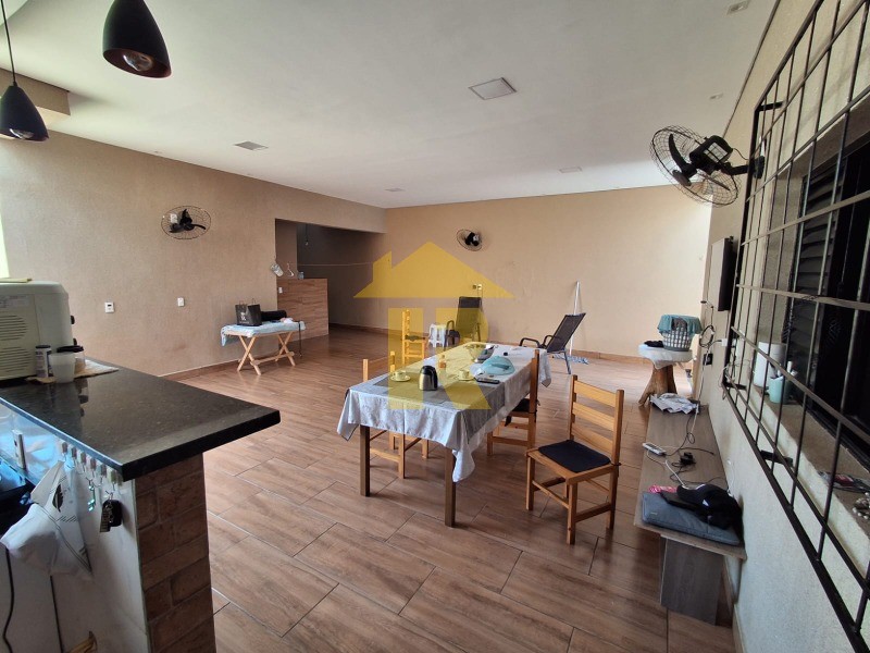 Casa com 3 quartos à venda, 195m² — foto 16 de 40
