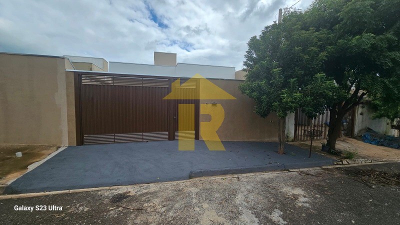 Casa com 2 quartos à venda, 70m² — foto 1 de 24