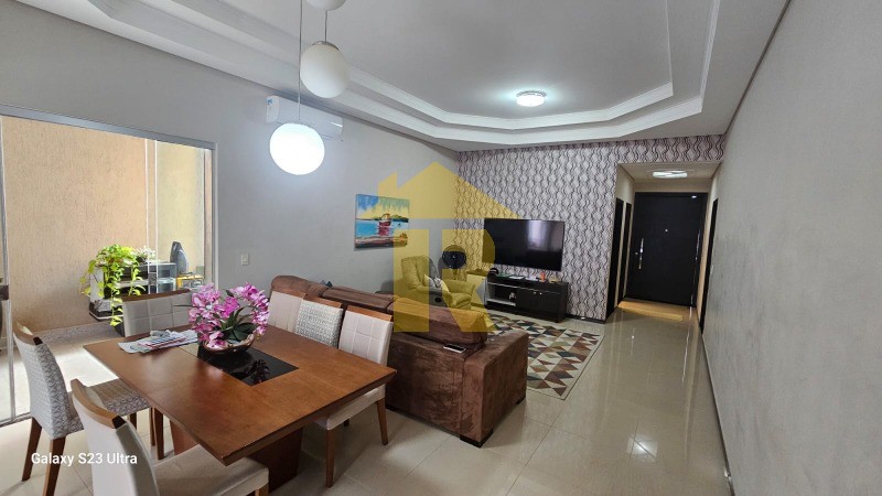 Casa de Condomínio com 3 quartos à venda, 198m² — foto 2 de 33