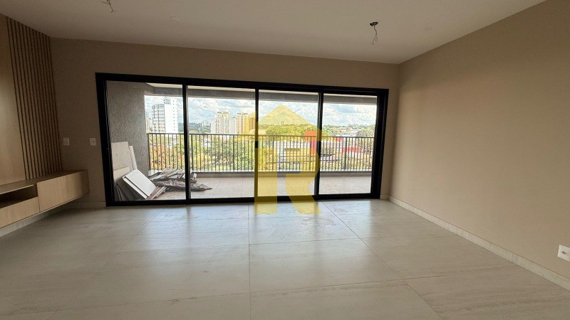 Apartamento com 3 quartos à venda, 141m² — foto 2 de 33
