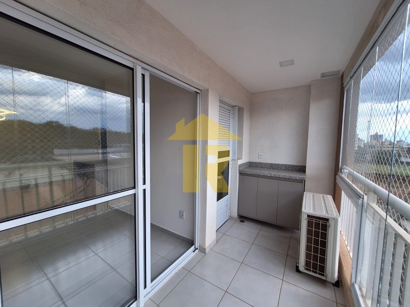 Apartamento com 3 quartos para aluguel, 77m² — foto 2 de 32