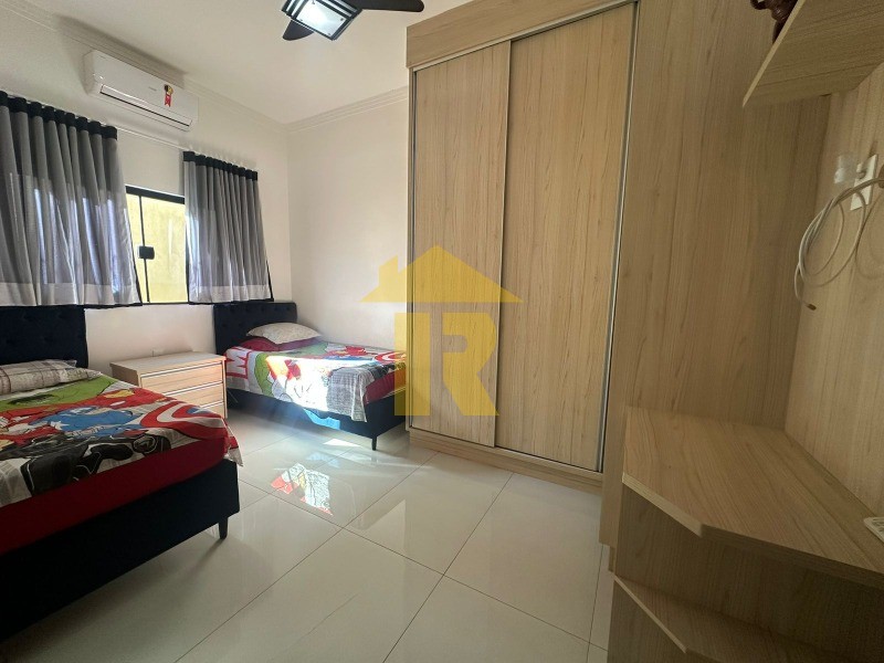 Casa com 3 quartos à venda, 200m² — foto 23 de 31