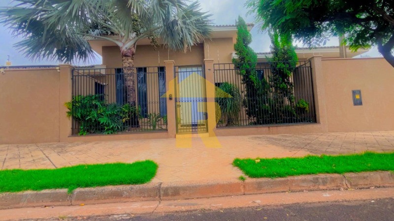 Casa com 3 quartos à venda, 226m² — foto 3 de 32