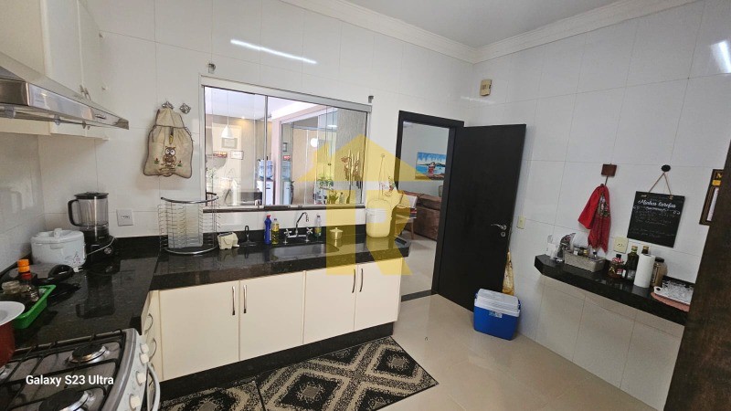 Casa de Condomínio com 3 quartos à venda, 198m² — foto 7 de 33