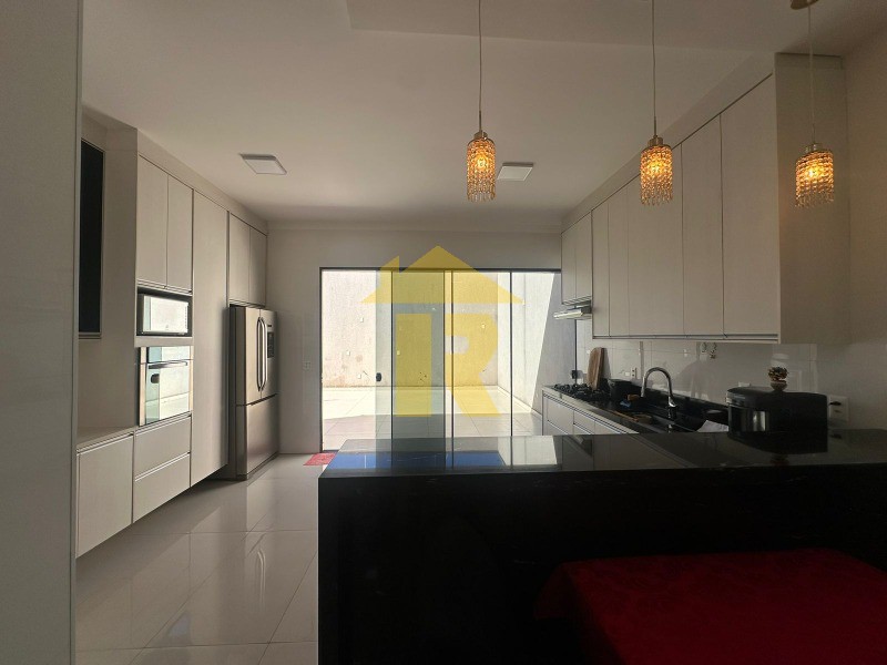 Casa com 3 quartos à venda, 200m² — foto 8 de 31