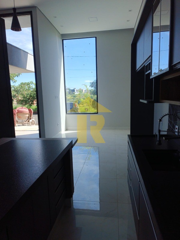 Casa de Condomínio com 3 quartos à venda, 132m² — foto 3 de 30