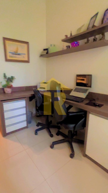 Casa com 3 quartos à venda, 226m² — foto 9 de 32