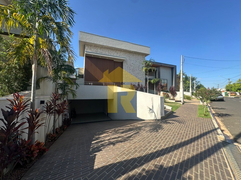 Casa de Condomínio com 3 quartos à venda, 227m² — foto 1 de 27
