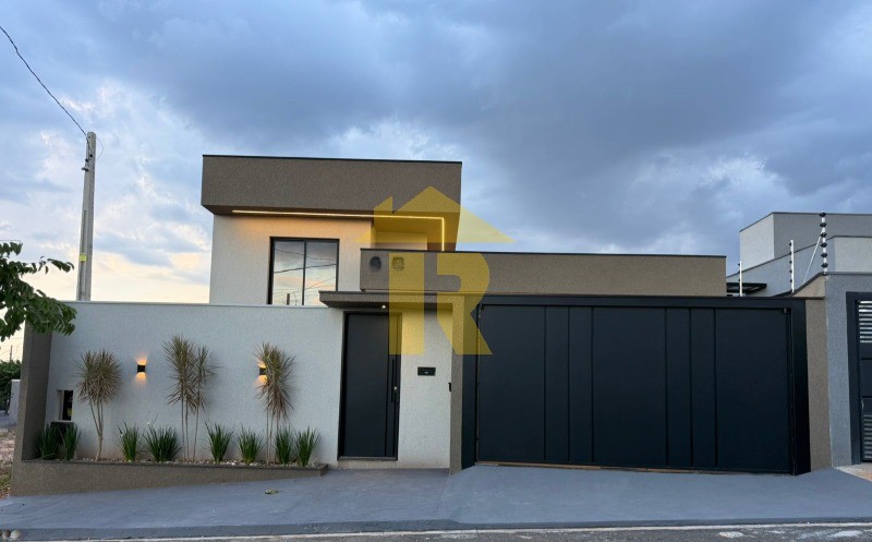Casa com 3 quartos à venda, 137m² — foto 2 de 25