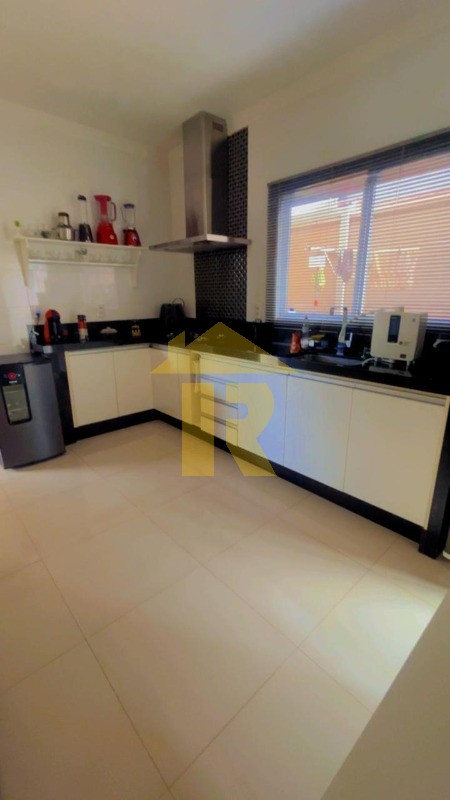 Casa com 3 quartos à venda, 226m² — foto 13 de 32