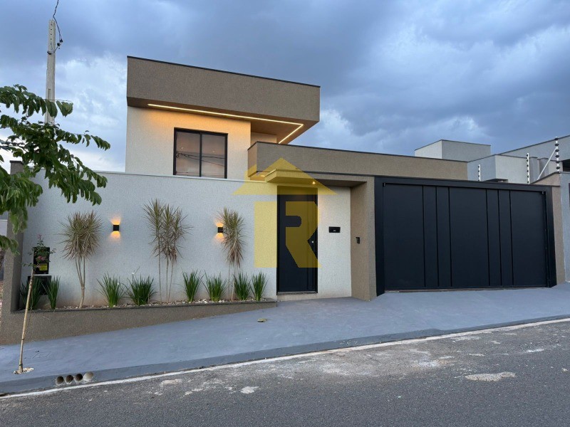 Casa com 3 quartos à venda, 137m² — foto 1 de 25