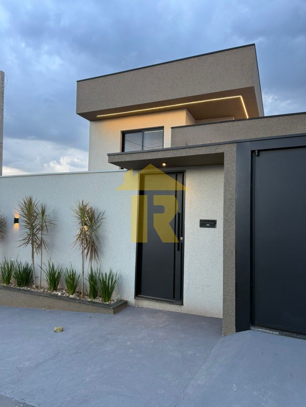 Casa com 3 quartos à venda, 137m² — foto 3 de 25