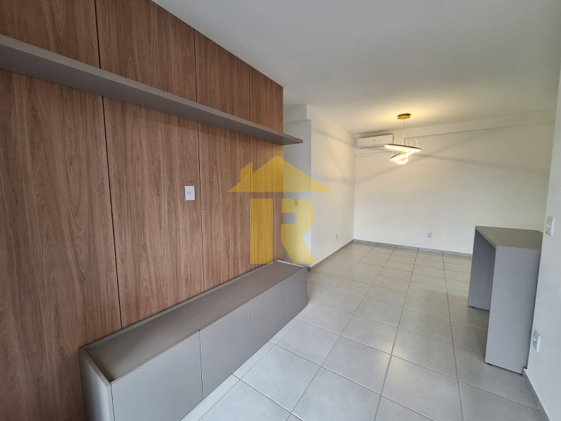 Apartamento com 3 quartos para aluguel, 77m² — foto 3 de 32