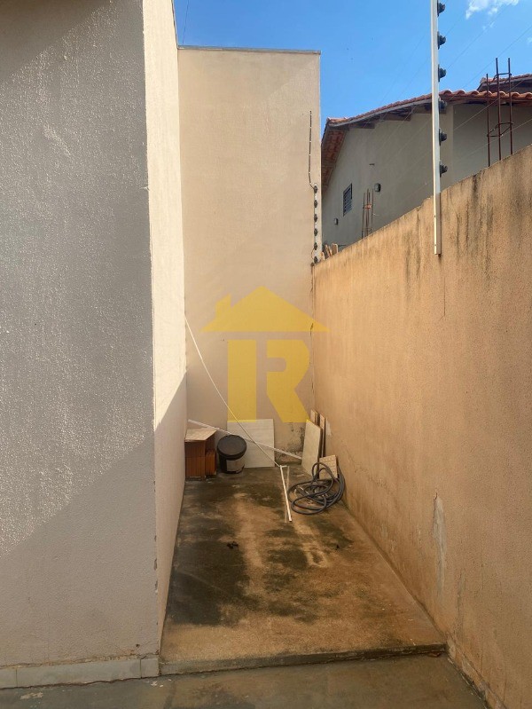 Casa com 3 quartos à venda, 120m² — foto 3 de 31