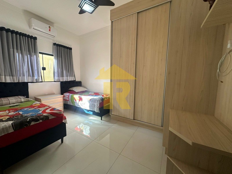 Casa com 3 quartos à venda, 200m² — foto 24 de 31