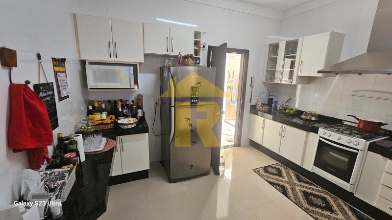 Casa de Condomínio com 3 quartos à venda, 198m² — foto 9 de 33