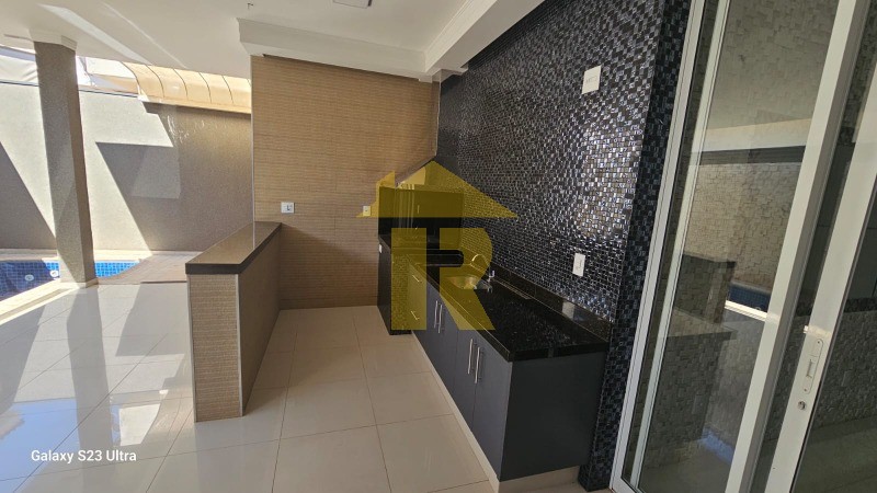 Casa de Condomínio com 3 quartos à venda, 223m² — foto 12 de 33