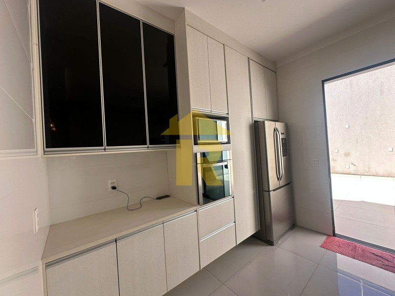 Casa com 3 quartos à venda, 200m² — foto 10 de 31