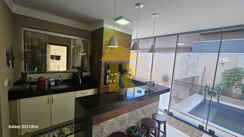 Casa de Condomínio com 3 quartos à venda, 198m² — foto 14 de 33