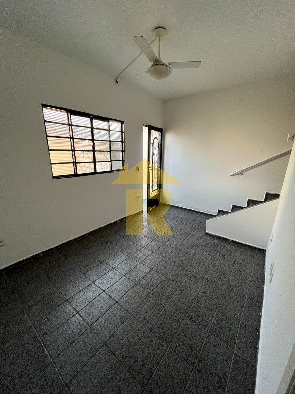 Casa com 3 quartos à venda, 150m² — foto 1 de 20