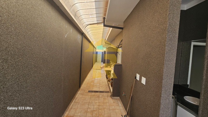 Casa de Condomínio com 3 quartos à venda, 223m² — foto 16 de 33