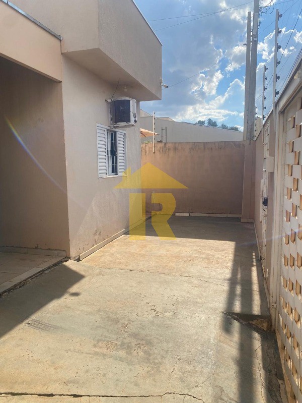Casa com 3 quartos à venda, 120m² — foto 2 de 31
