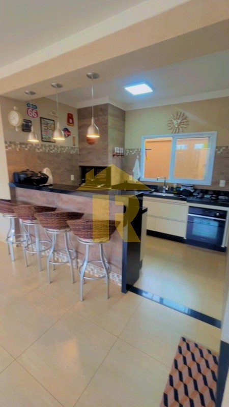 Casa com 3 quartos à venda, 226m² — foto 16 de 32