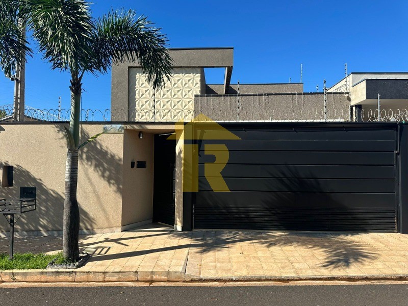 Casa com 3 quartos à venda, 200m² — foto 1 de 31
